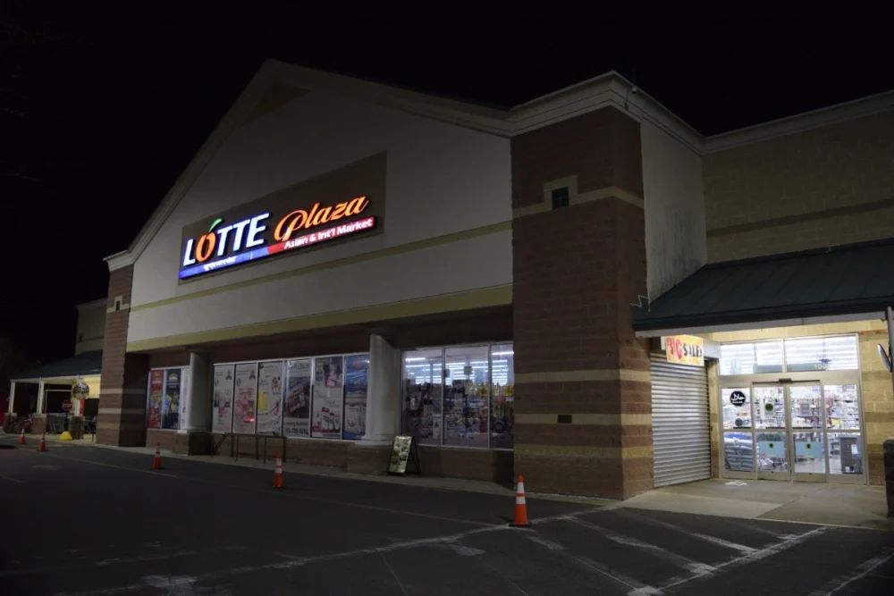 Lotte Plaza Market at Ashburn